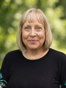 joann adinolfi holstein headshot